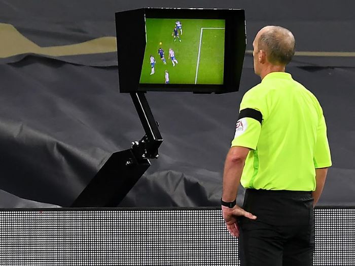 Peran Teknologi VAR Dalam Mengubah Dunia Sepak Bola