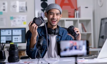 Fenomena Influencer Dan Dampaknya Di Dunia Digital