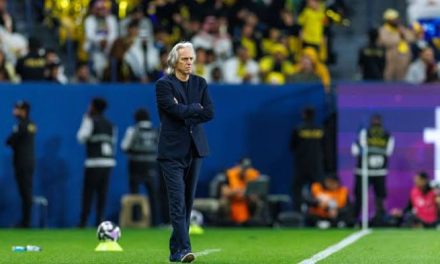Taktik Pelatih Dalam Membangun Tim Sepak Bola Yang Solid