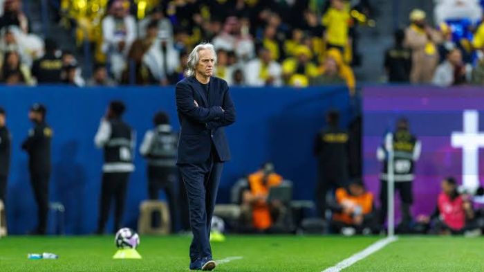 Taktik Pelatih Dalam Membangun Tim Sepak Bola Yang Solid